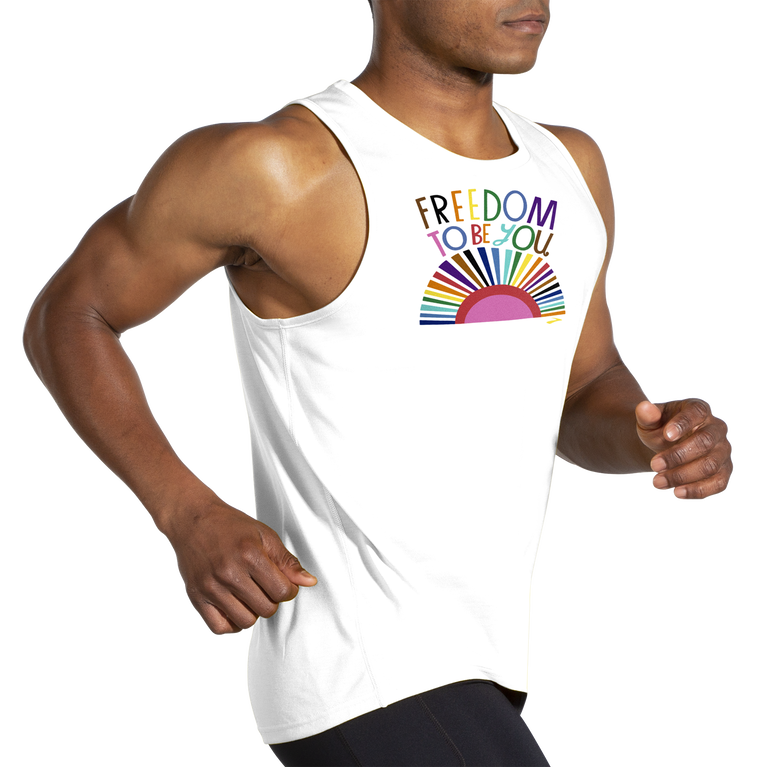 Brooks מרחק גרפי טנק חופש להיות אתה