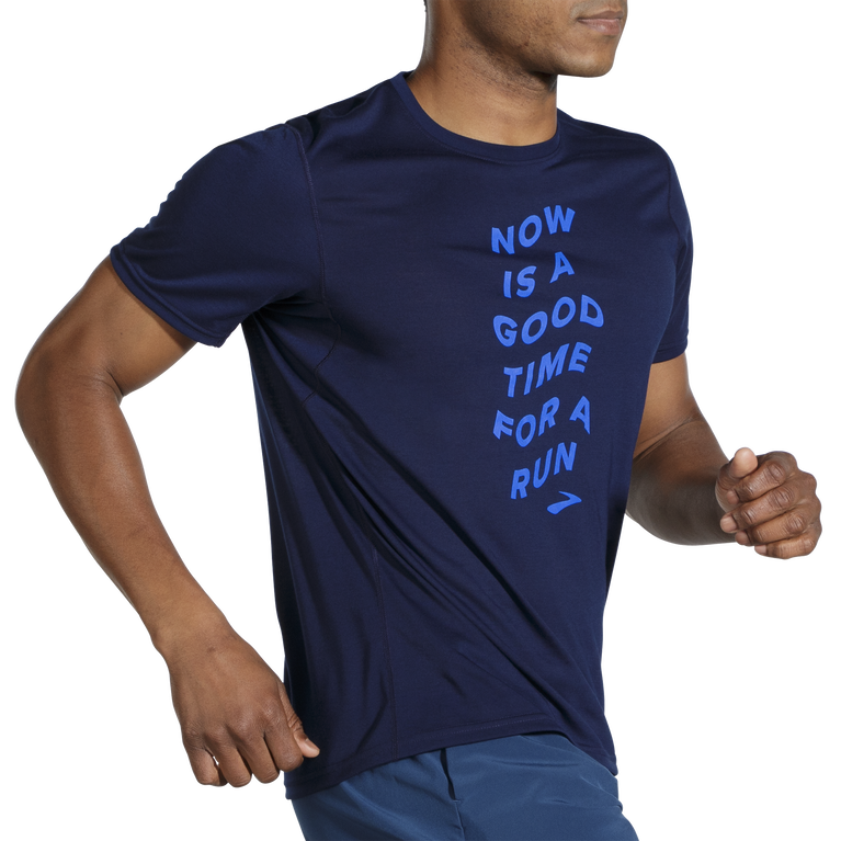 Brooks Distance גרפי שרוולים קצרים כחולים-כחולים גל ריצה