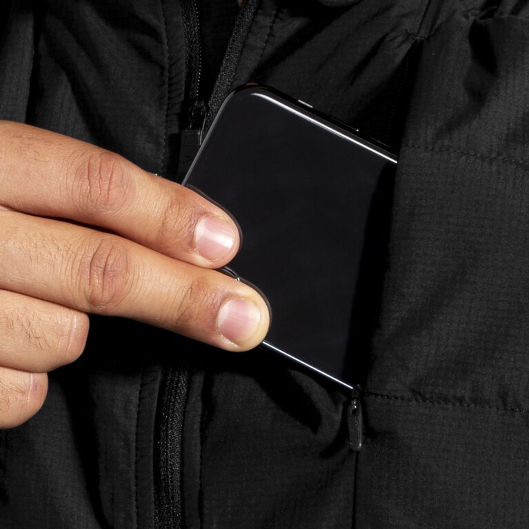 Brooks Shield אפוד היברידי שחור