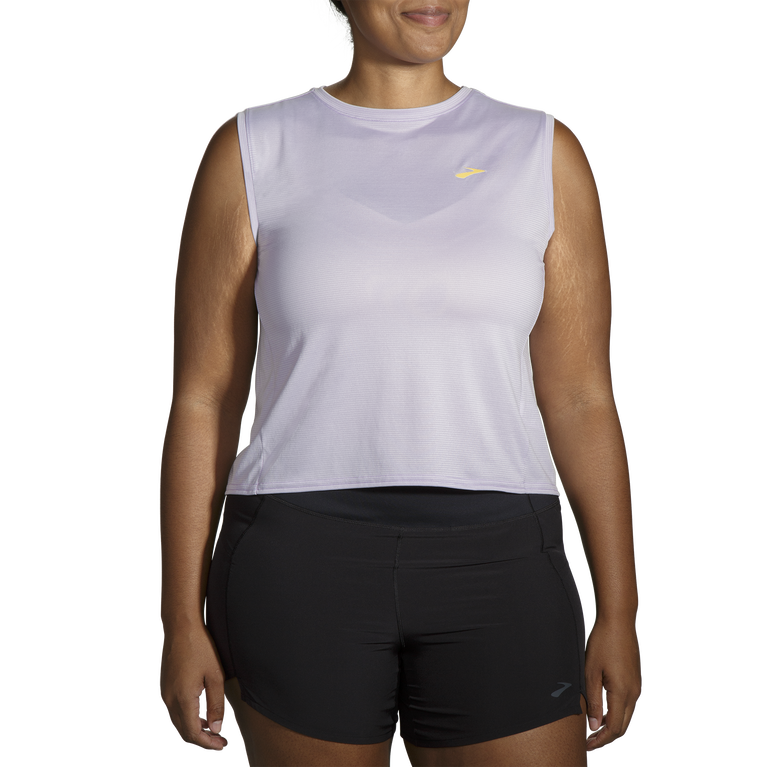 פלגים מתרוצצים בתוך פס סגול ללא שרוולים