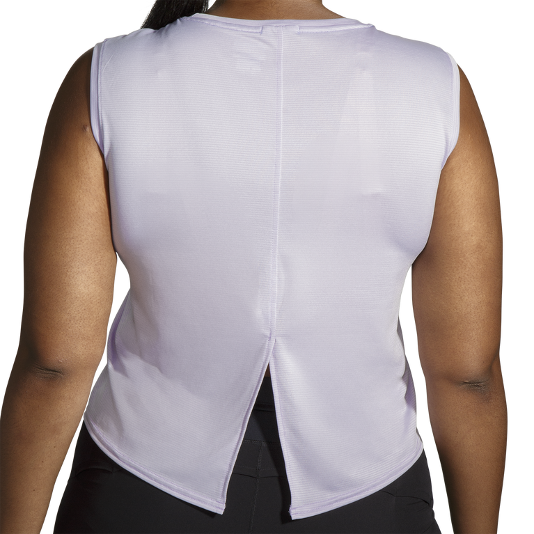 פלגים מתרוצצים בתוך פס סגול ללא שרוולים