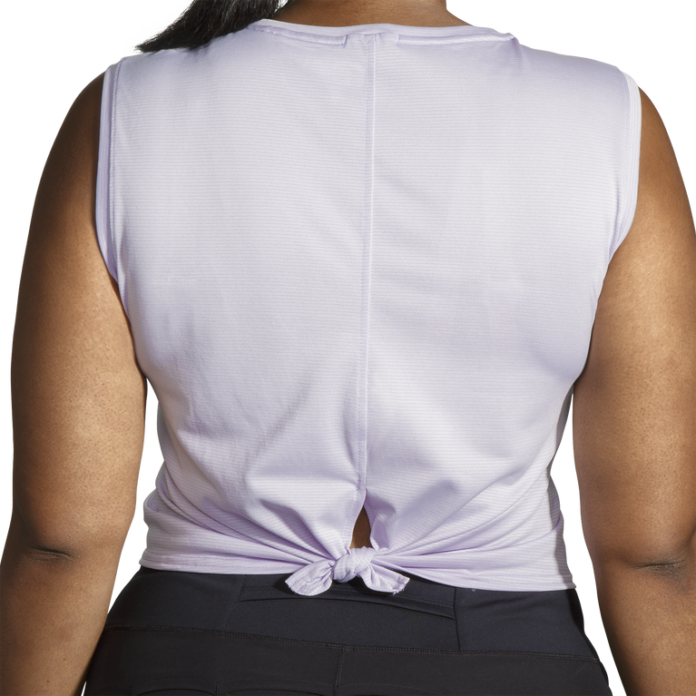 פלגים מתרוצצים בתוך פס סגול ללא שרוולים