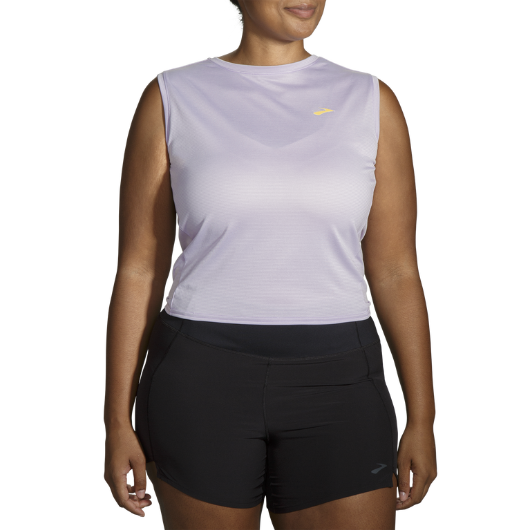 פלגים מתרוצצים בתוך פס סגול ללא שרוולים