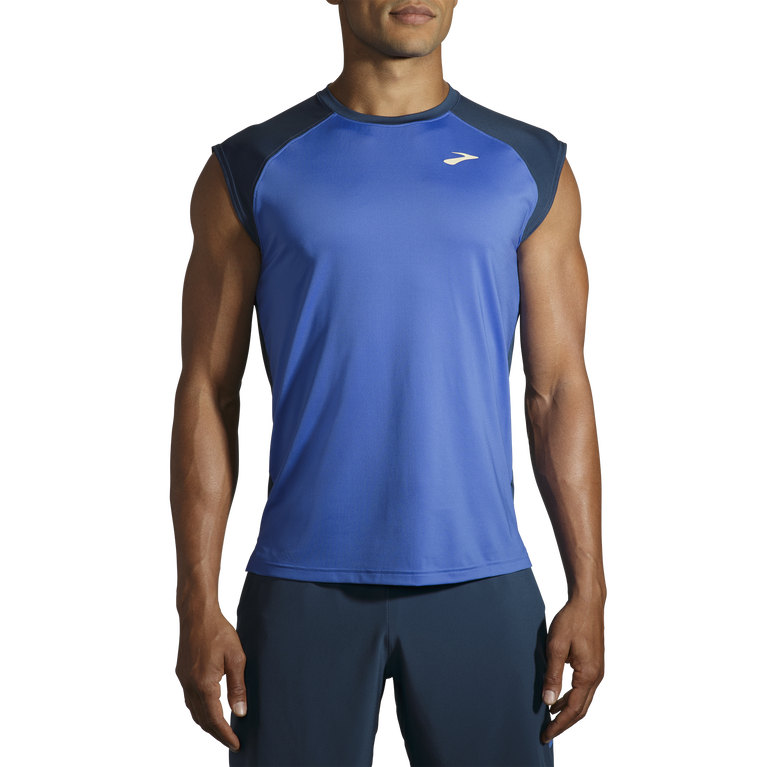 פלחים רצים בתוך עומס כחול-אינדיגו ללא שרוולים