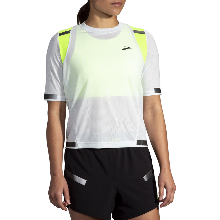 Brooks קרבוניט שרוולים קצרים לנשים אפור קפוא-ג'קארד חיי לילה