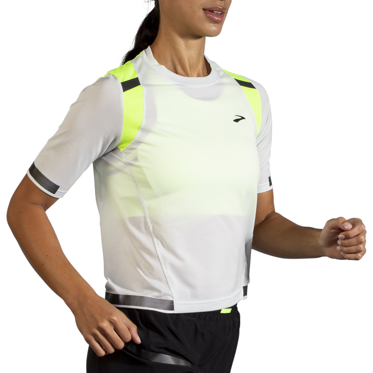 Brooks קרבוניט שרוולים קצרים לנשים אפור קפוא-ג'קארד חיי לילה