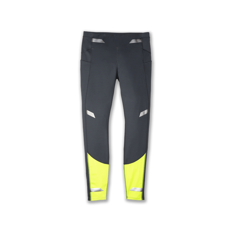 פלחים מפעילים חיי לילה צפופים באספלט