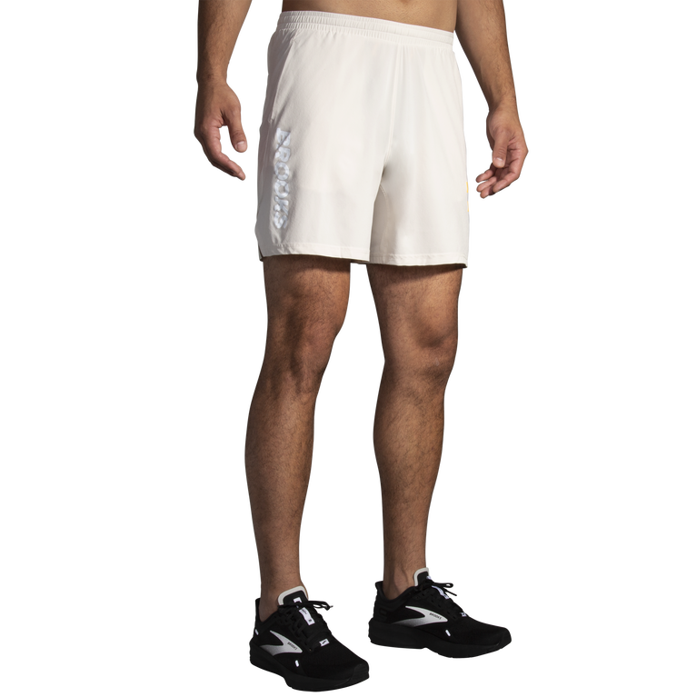 פלגים עוברים בתוך פס קצר של 7 אינץ' קצר חול-ספרינטר