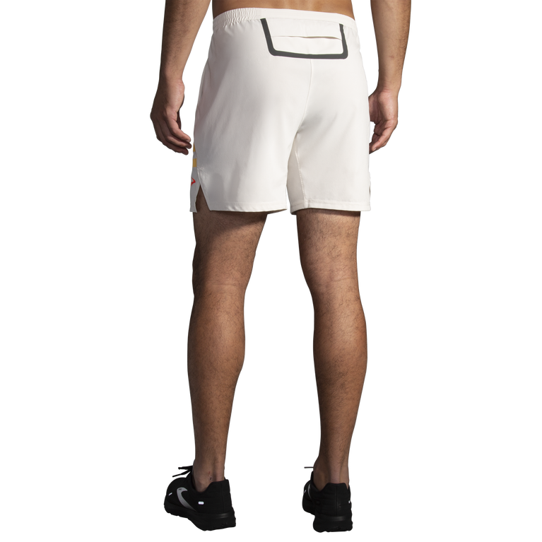 פלגים עוברים בתוך פס קצר של 7 אינץ' קצר חול-ספרינטר