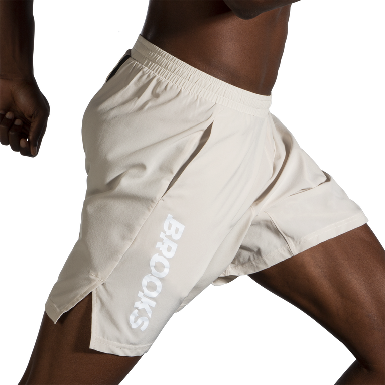 פלגים עוברים בתוך פס קצר של 7 אינץ' קצר חול-ספרינטר