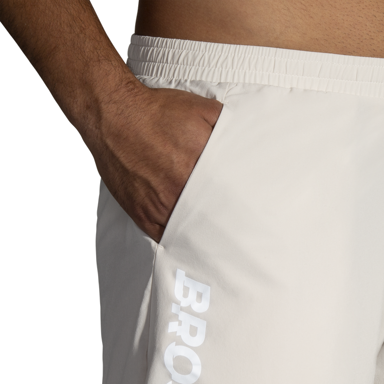 פלגים עוברים בתוך פס קצר של 7 אינץ' קצר חול-ספרינטר