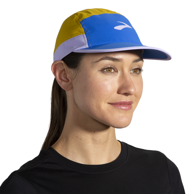 פלגים דוחפים כובע כחול-זהב שעה