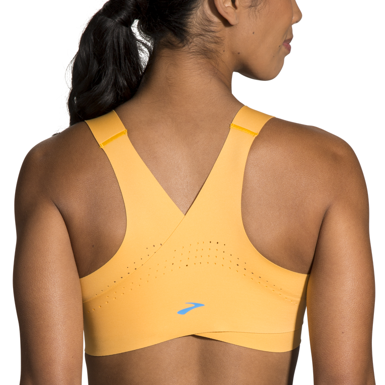 Brooks מעז קרוסבק לרוץ חזיית זעפרן