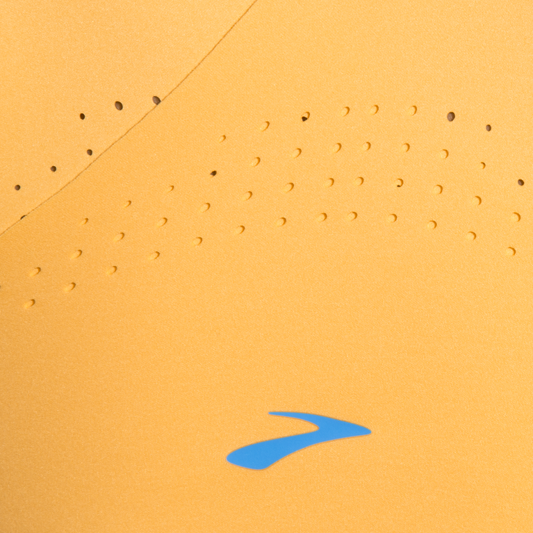 Brooks מעז קרוסבק לרוץ חזיית זעפרן