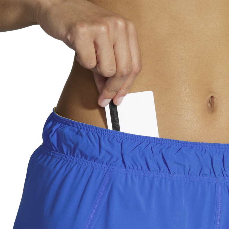 Brooks Chaser 5 אינץ' 2-in-1 שעת כחול-זהב קצרה