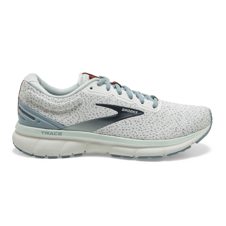 עקבות נחלים לוחשים לבן-טורמלין-אקווה