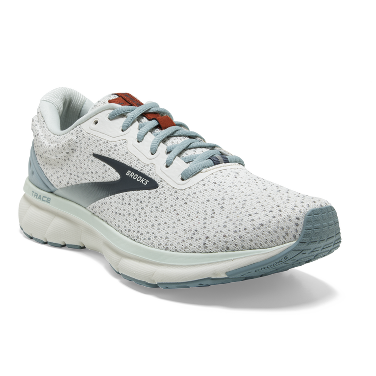 עקבות נחלים לוחשים לבן-טורמלין-אקווה