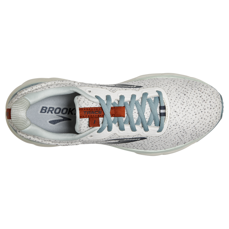 עקבות נחלים לוחשים לבן-טורמלין-אקווה