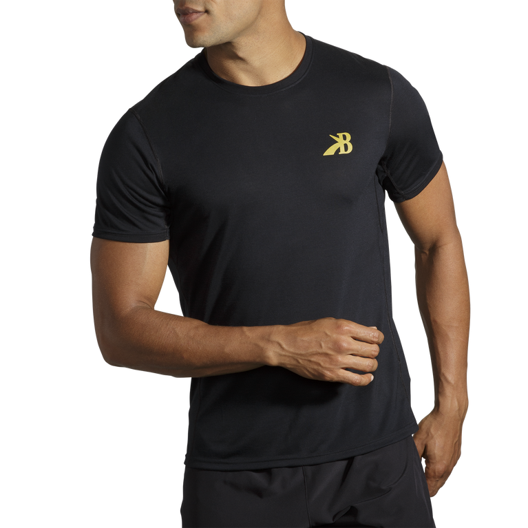 Brooks Distance גרפי שרוול קצר שחור-זהוב-מדליון שעות