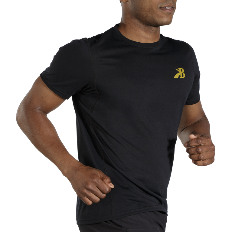 Brooks Distance גרפי שרוול קצר שחור-זהוב-מדליון שעות