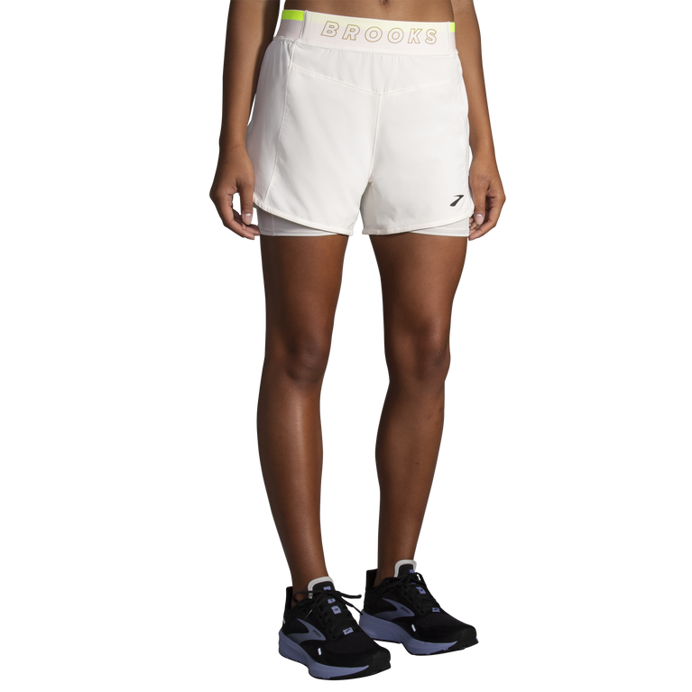 פלגים זורמים בתוך 4 אינץ' 2 ב-1 פלחים קצרים בצבע חום בהיר