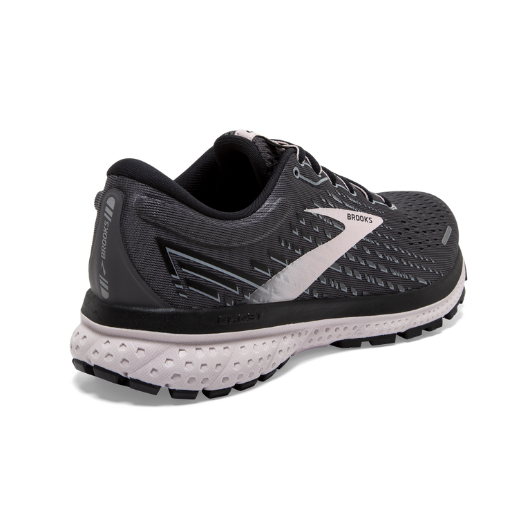 Brooks Ghost 13 סיגלית שחורה-פנינה משופעת