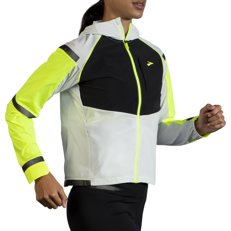 Brooks Carbonite Jacket נשים קפוא אפור-שחור-חיי לילה