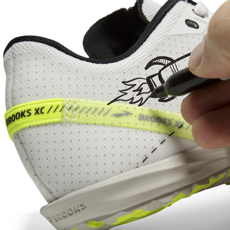 Brooks Draft Xc חיי לילה לבן-שחור ללא קוצים