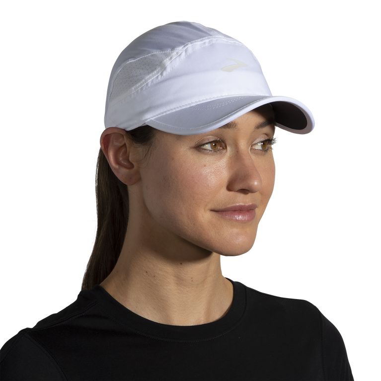 כובע צ'ייסר ברוקס לבן