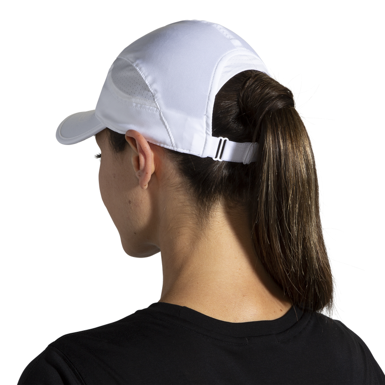 כובע צ'ייסר ברוקס לבן